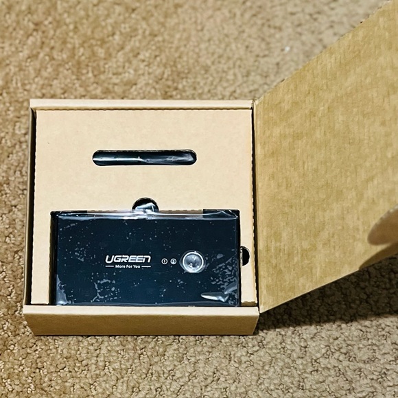 UGREEN 2 in 4 Out USB 2.0 Sharing Switch Box - Picture 2 of 3